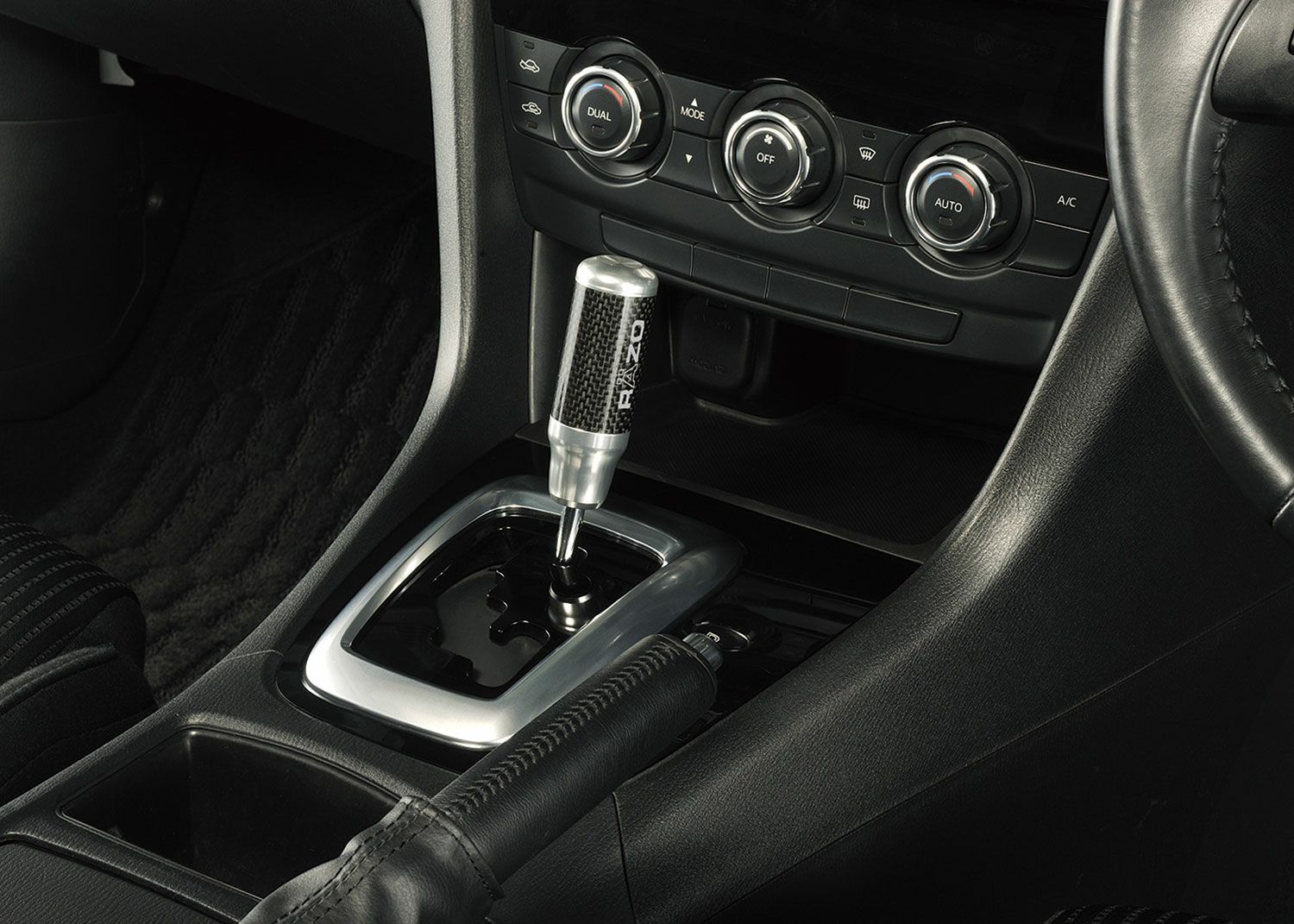 RA137 カーボン&アルミノブ SV | カーメイト 公式オンラインストア本店