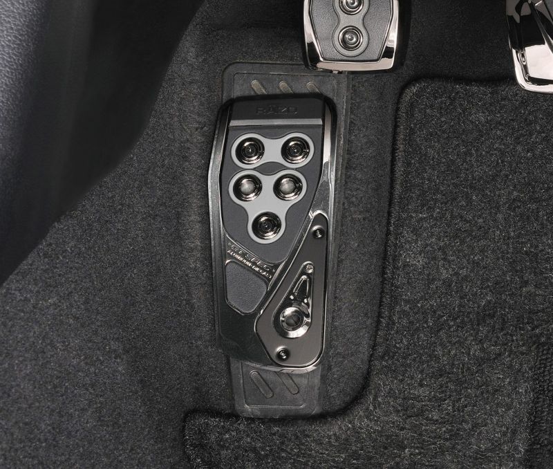 RP106BCR GT SPEC FOOTREST PEDAL | カーメイト 公式オンライン