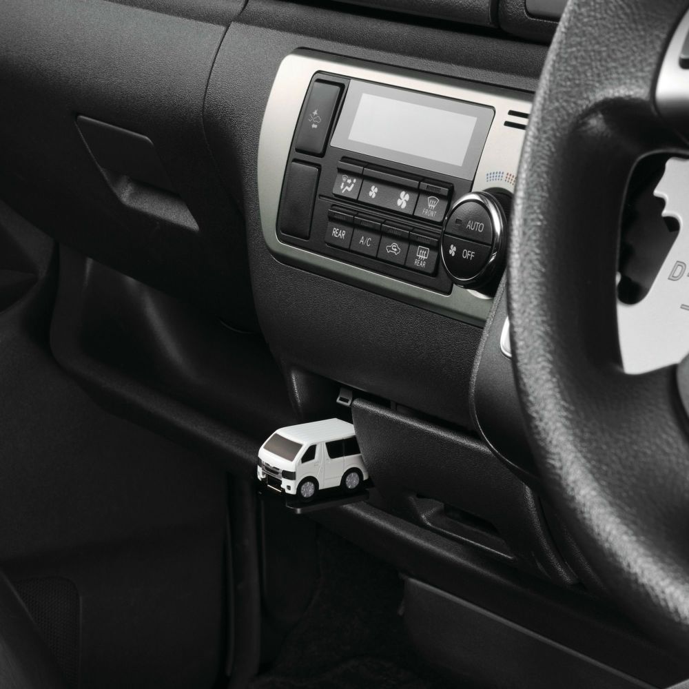 カーメイト NZ888 クルマ型USBチャージャー ハイエース ホワイト